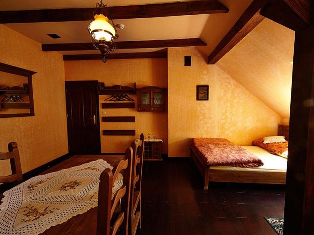 Stylowy Zajazd Pod Czarnym Kogutem Czarna  Oda fotoğraf