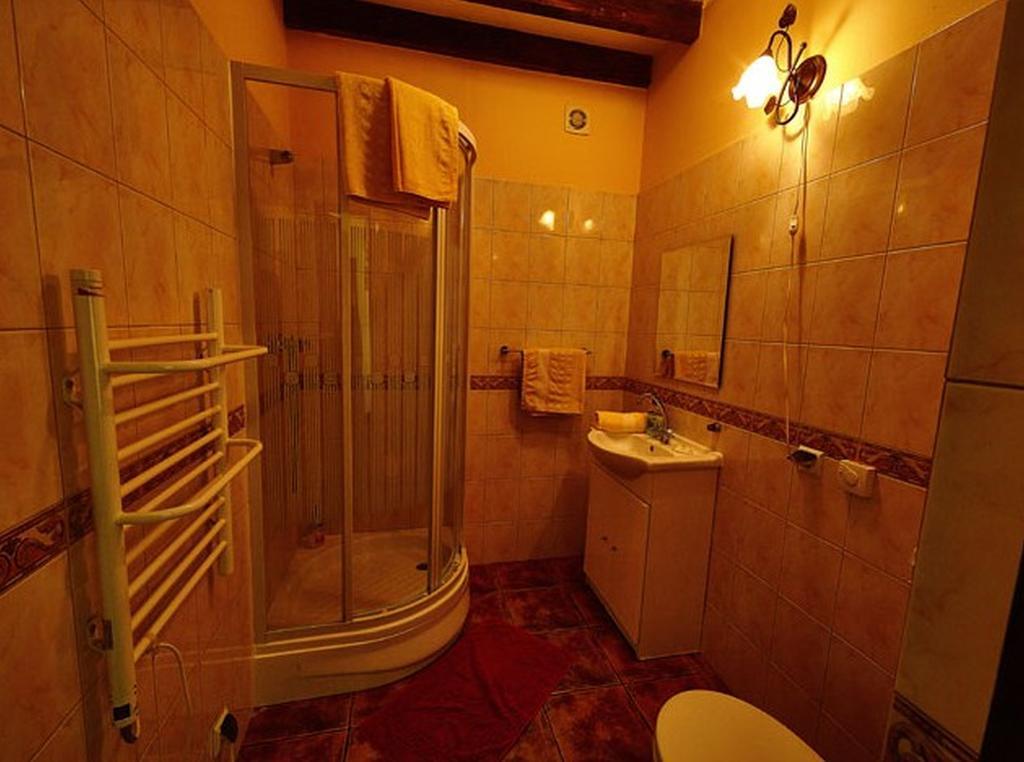 Stylowy Zajazd Pod Czarnym Kogutem Czarna  Oda fotoğraf